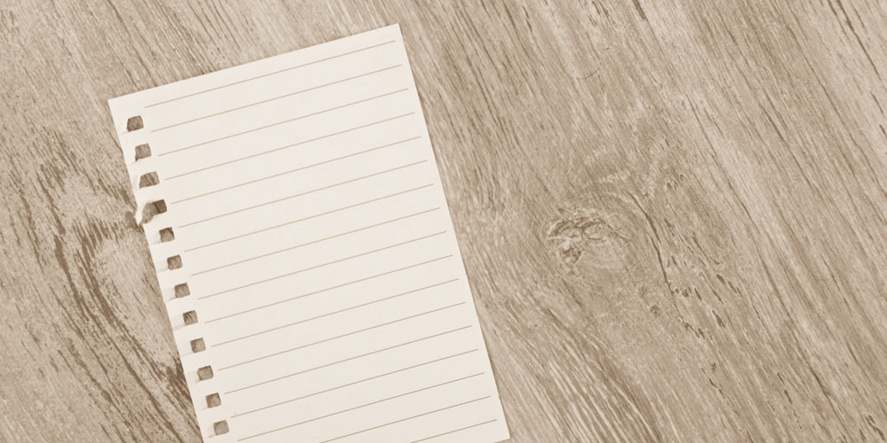empty sheet of notepaper on wood background